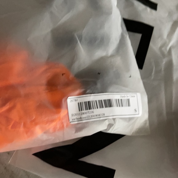 Criss cross neck solid halter top - Picture 5 of 7